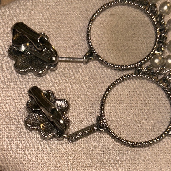 Vintage Clip-on Silver and Pearl Earrings - Picture 6 of 6
